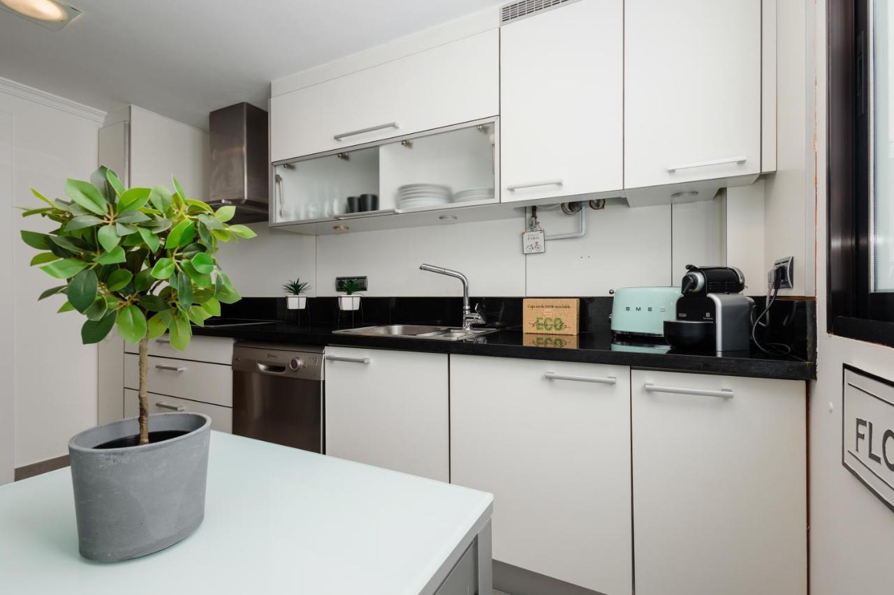 In The Historic Center Of Malaga, Very Close To The And The Ave Train Station, With Private Parking Leilighet *