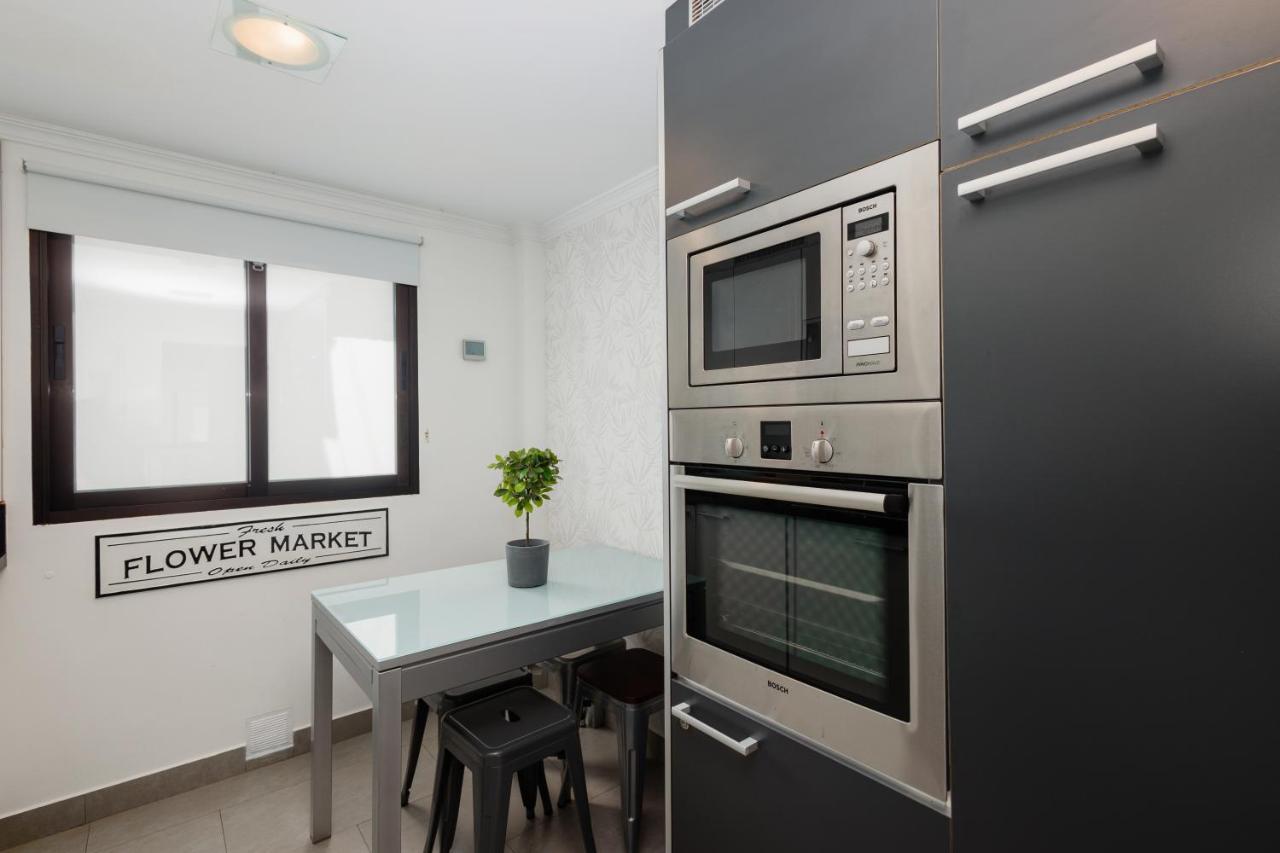 In The Historic Center Of Malaga, Very Close To The And The Ave Train Station, With Private Parking Leilighet