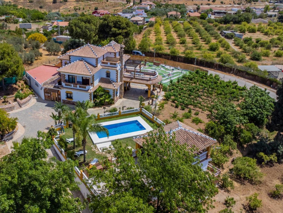 Cubo's Fina & Minigolf Included Malaga