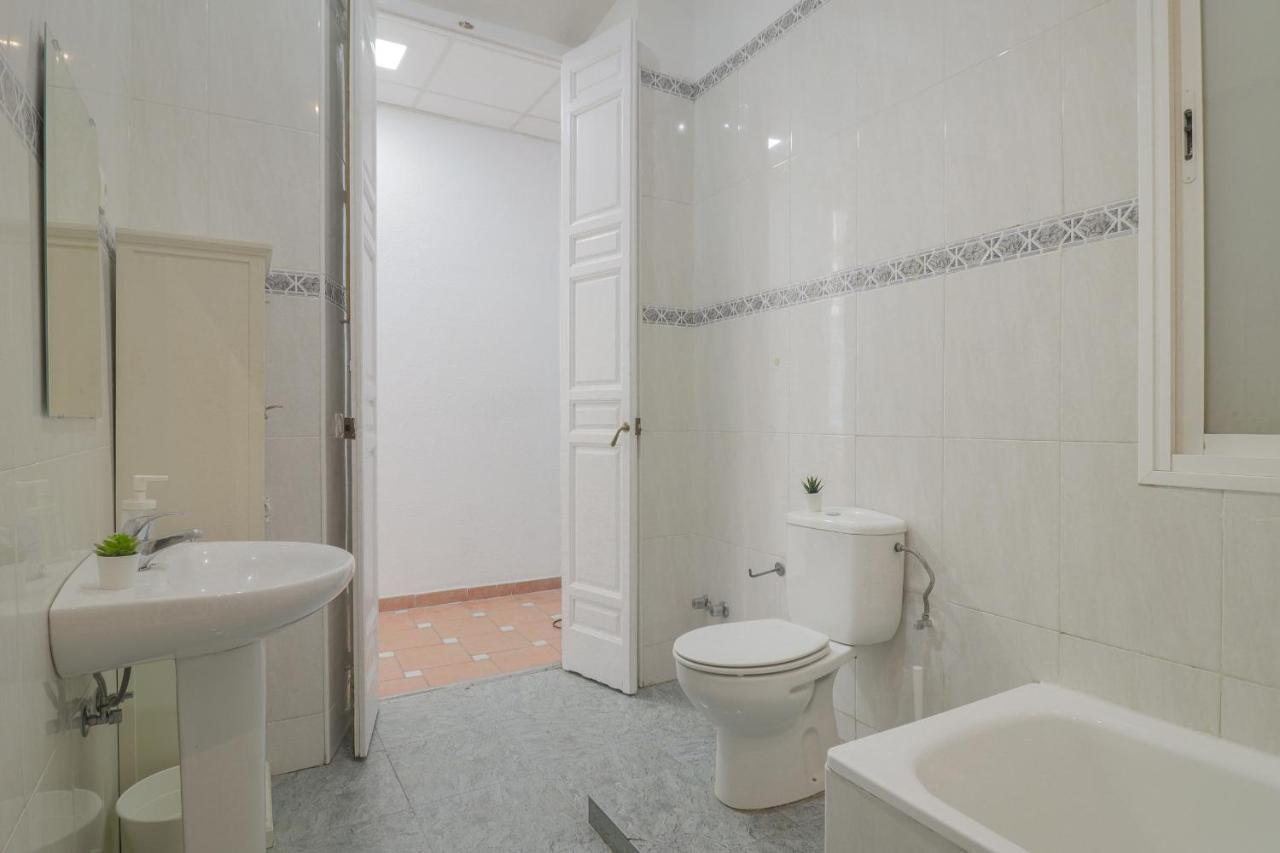 C67 - Shiny 6 Bedrooms In Plaza De La Merced Lejlighed Málaga
