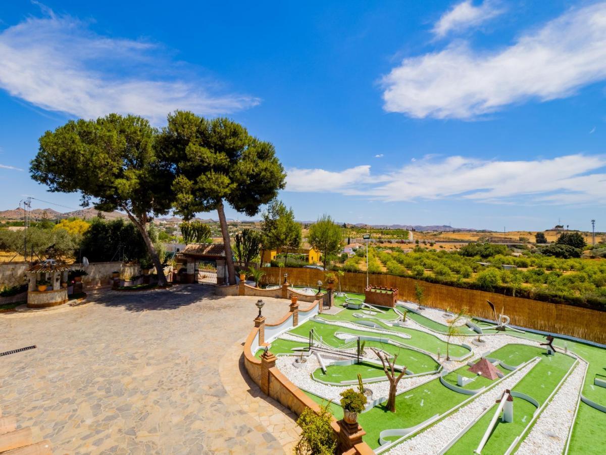 Villa Cubo's Fina & Minigolf Included Malaga