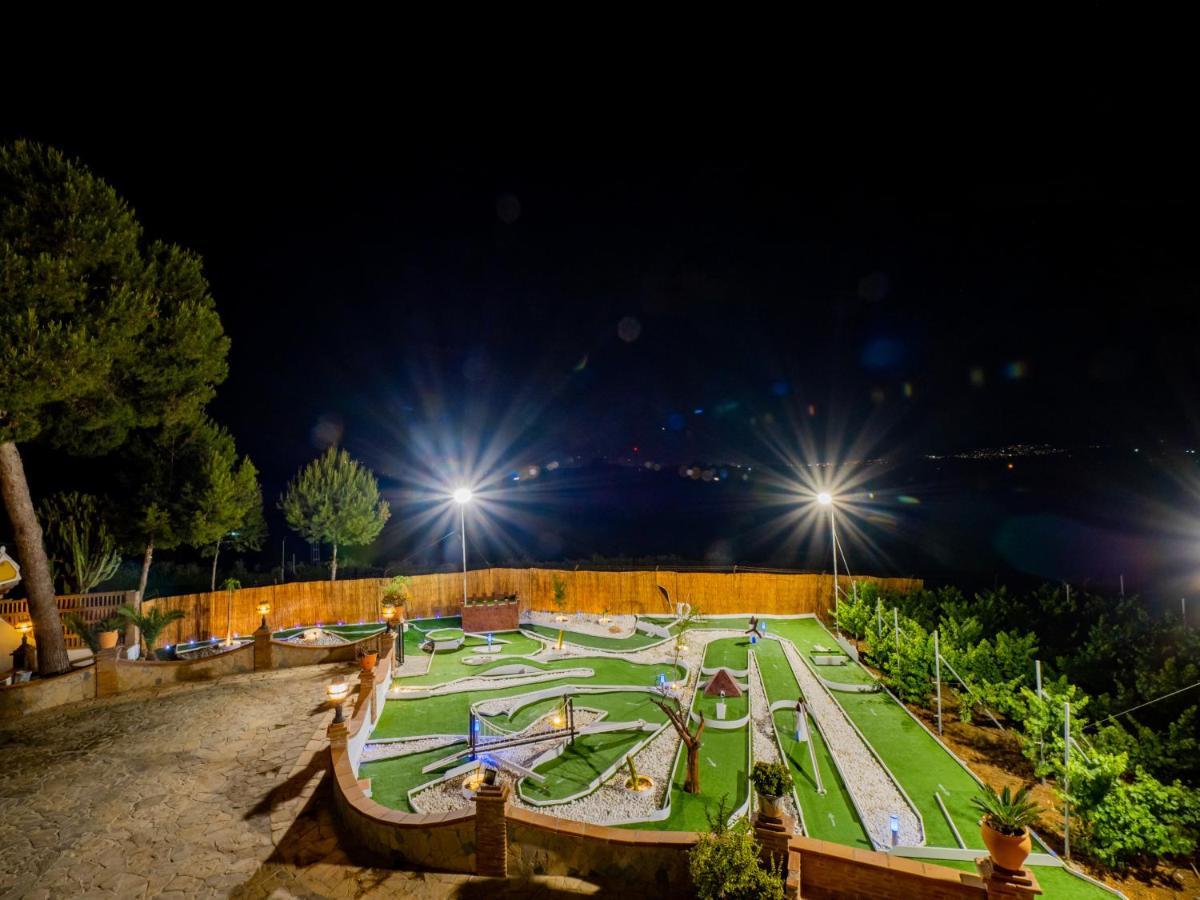 Villa Cubo's Fina & Minigolf Included Malaga