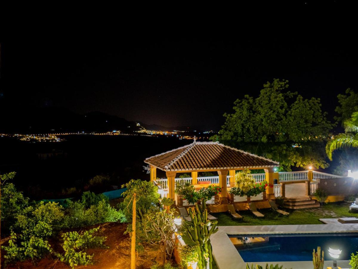 Villa Cubo's Fina & Minigolf Included Malaga