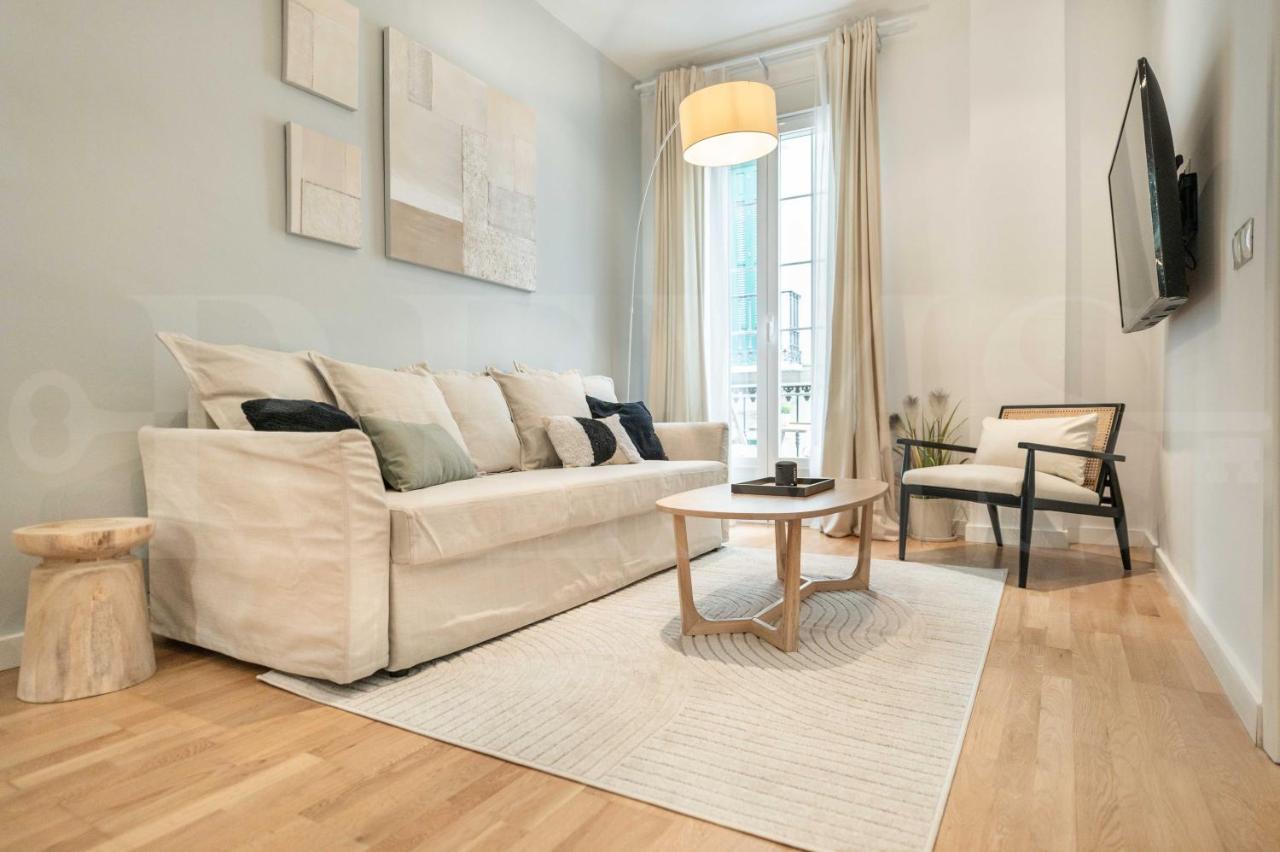 Comfortable With Balcony - Center Apartamento *