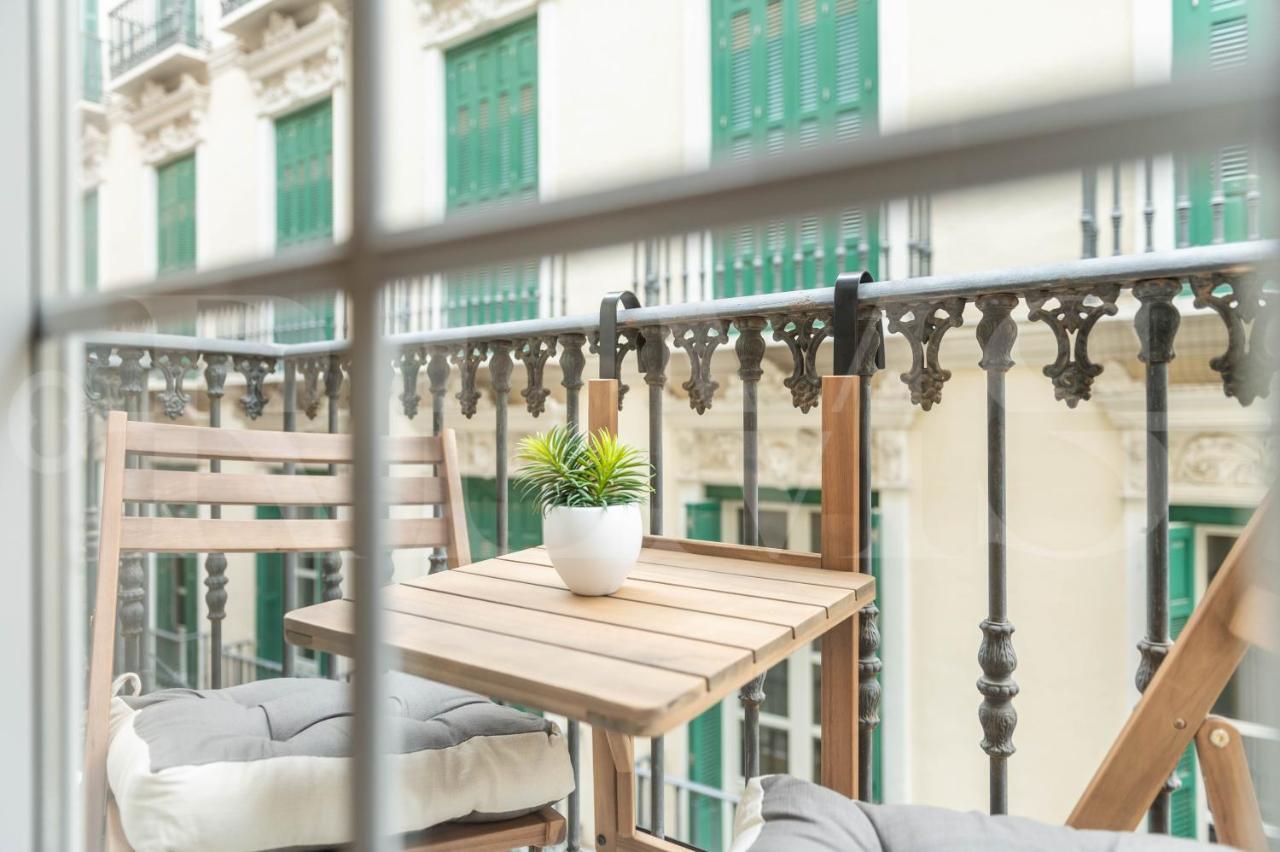 Comfortable With Balcony - Center Apartamento *