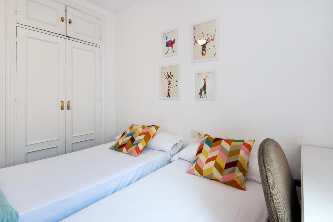 Center Location & Parking Free With Largeterrace & Bbq *