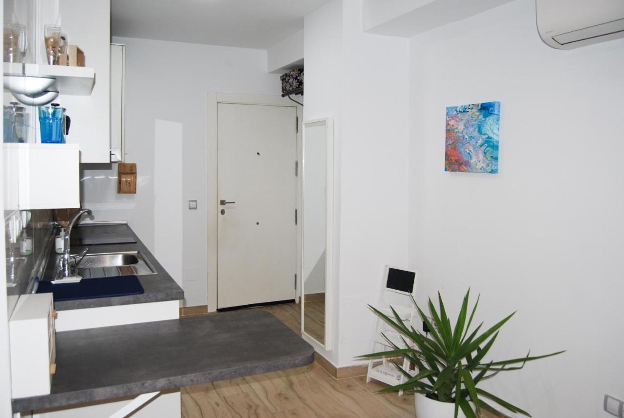 Studio In Center *