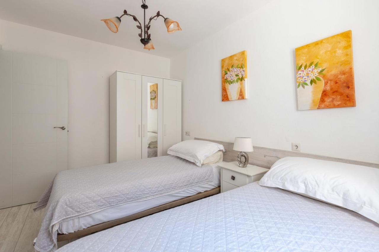 Two Bedroom Beside Marina Málaga