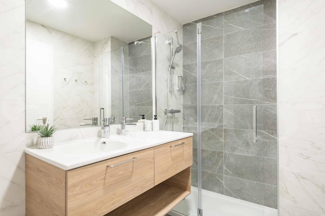 With Parking, Gym & Terrace By Rems Apartamento