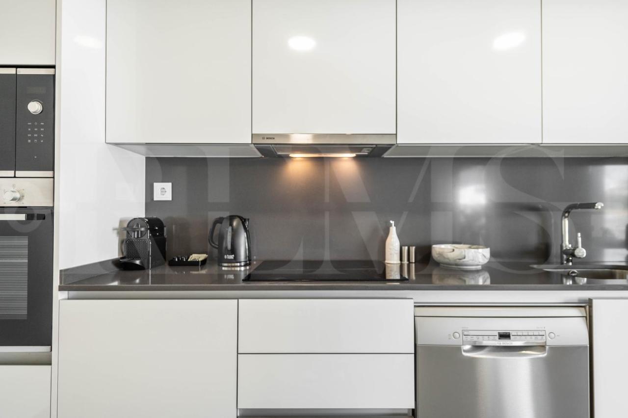 With Parking, Gym & Terrace By Rems Apartamento *