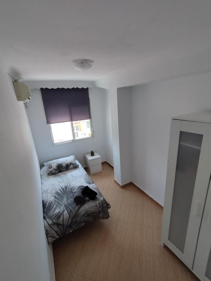 Apartment Piso Amplio Y Comodo. Málaga