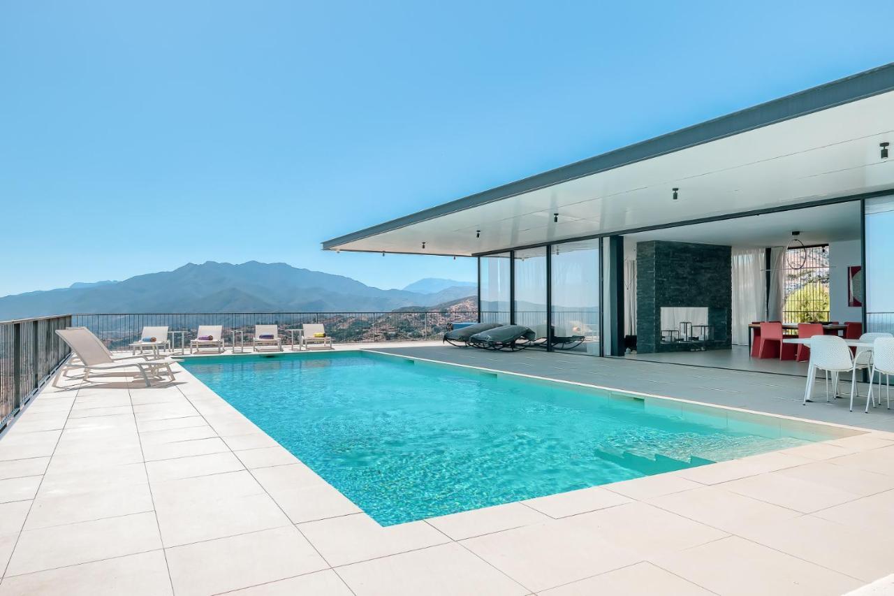Luxury With Heated Pool, Gym And Cinema Villa