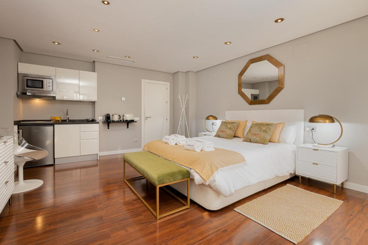 Apartment C30 Deluxe Studio With Terrace Into Cathedral Square Malaga