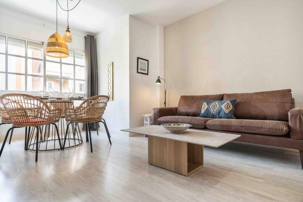 Spacious & Authentic By Rems Lejlighed *