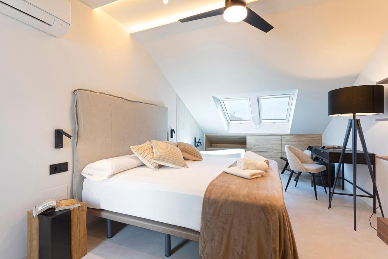 Magnificent Renovated 2bd 2bth Duplex With Terrace - Centre Apartamento