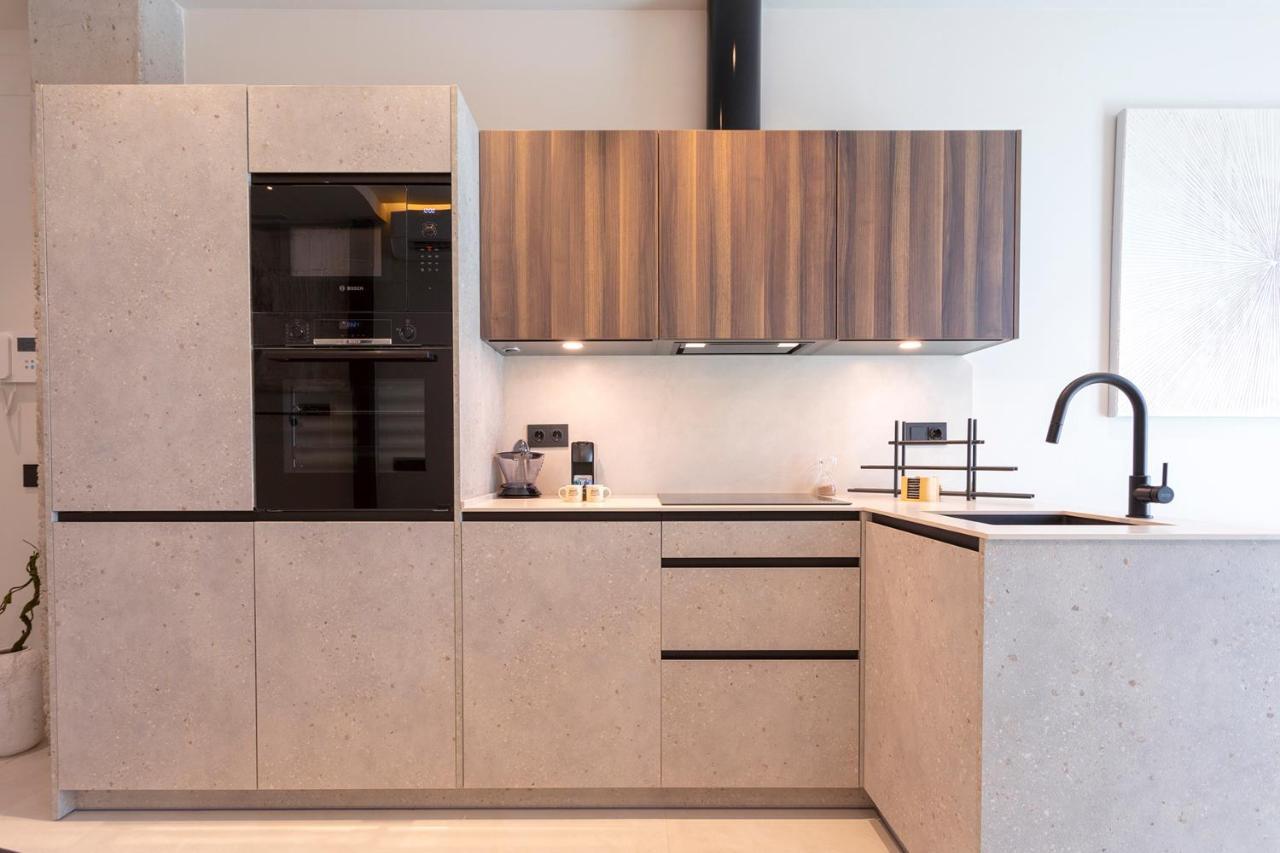 Magnificent Renovated 2bd 2bth Duplex With Terrace - Centre *