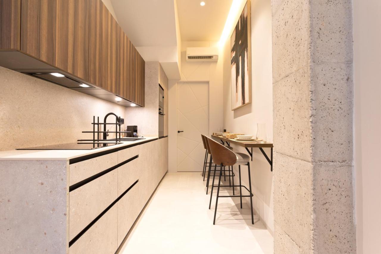 Magnificent Renovated 2bd 2bth Duplex With Backyard - Centre Apartamento *