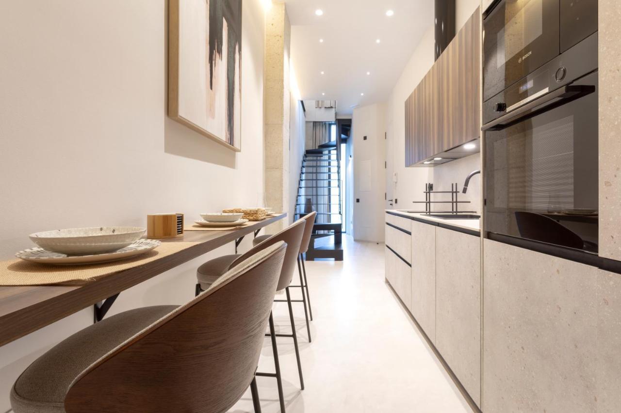 Magnificent Renovated 2bd 2bth Duplex With Backyard - Centre Apartamento Málaga