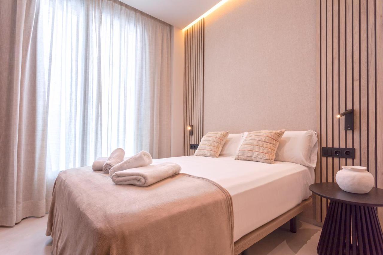 Magnificent Renovated 2bd 2bth Duplex With Terrace - Centre Lägenhet