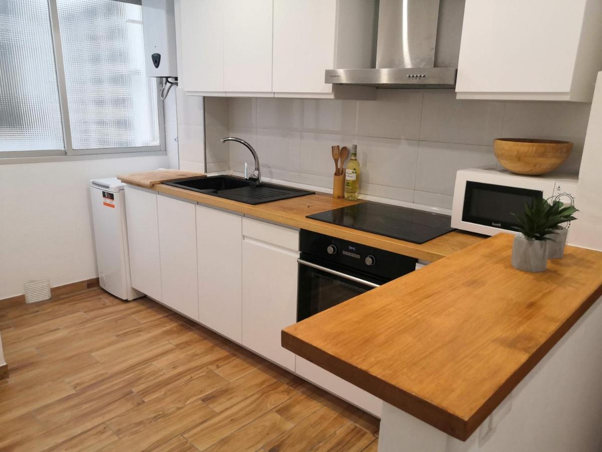 & Renovated 3-bedroom Flat * Málaga