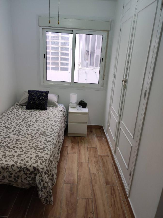 & Renovated 3-bedroom Flat Lägenhet *