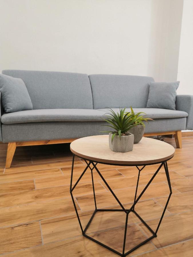 & Renovated 3-bedroom Flat Lägenhet *