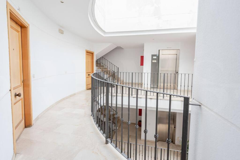 Penthouse With Private Jacuzzi & Rooftop - Center By Rems Apartamento