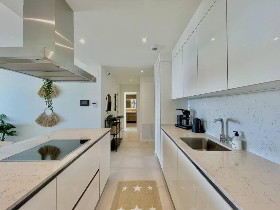 Santa Barbara Heights - Heated Pool, Gym, Bbq. Apartamento