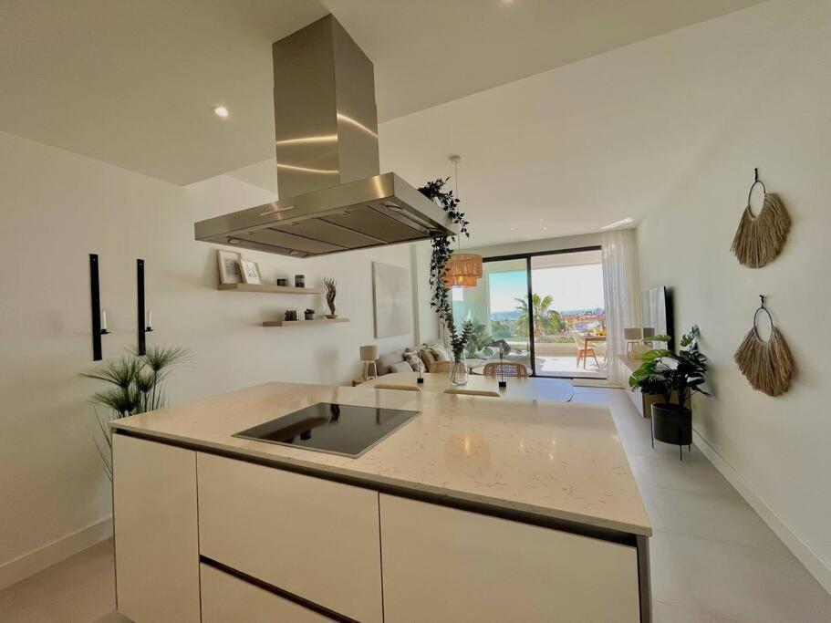 Apartamento Santa Barbara Heights - Heated Pool, Gym, Bbq. Málaga