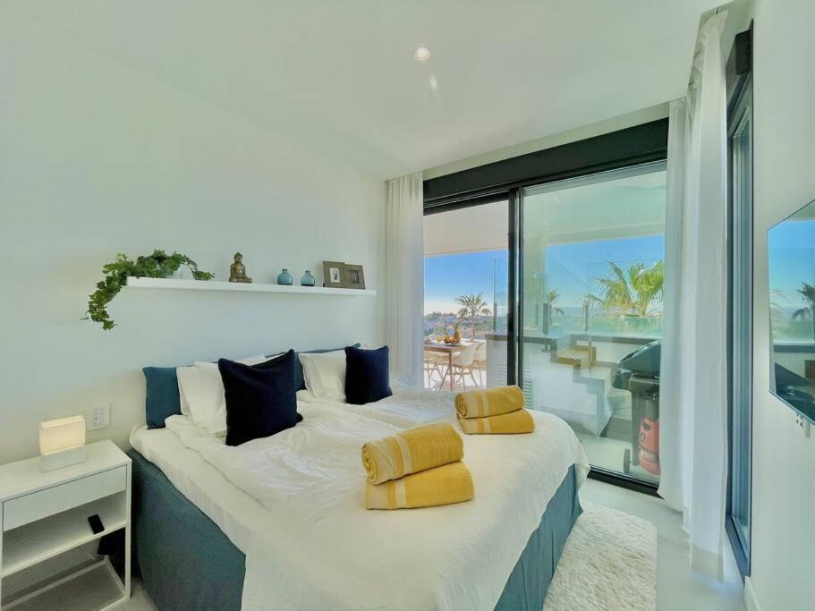 Santa Barbara Heights - Heated Pool, Gym, Bbq. Apartamento *