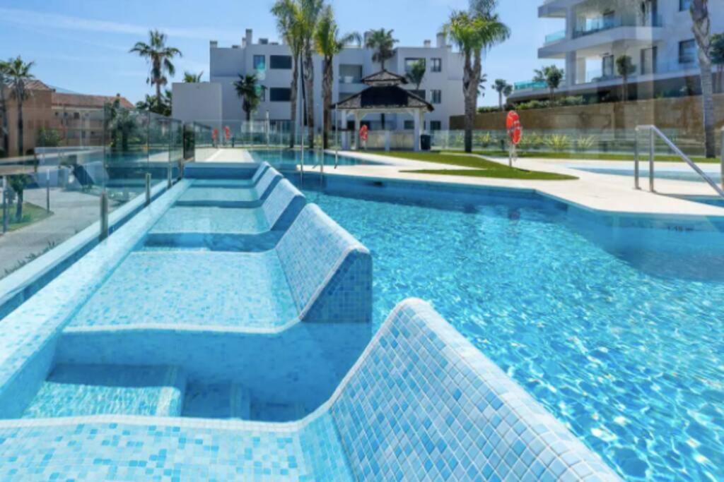 Santa Barbara Heights - Heated Pool, Gym, Bbq. Apartamento Málaga