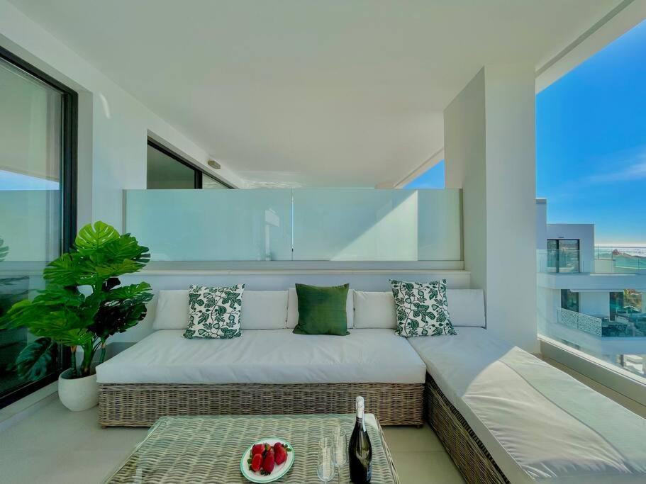 Santa Barbara Heights - Heated Pool, Gym, Bbq.