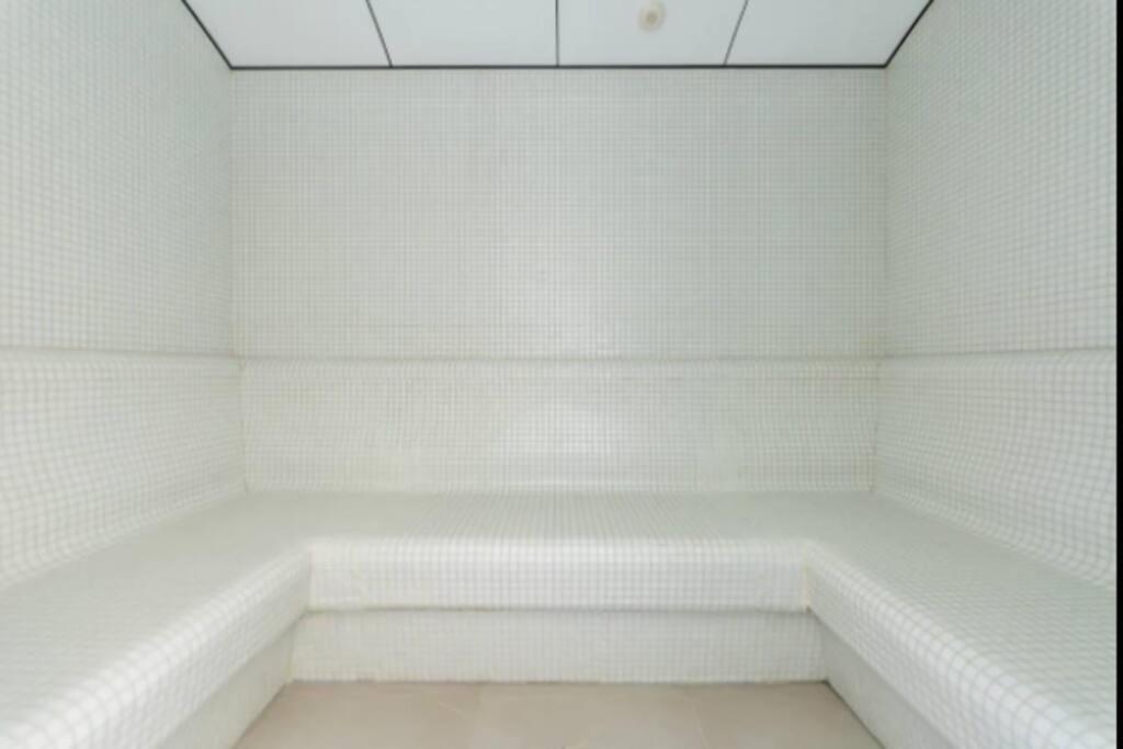 Santa Barbara Heights - Heated Pool, Gym, Bbq. Apartamento