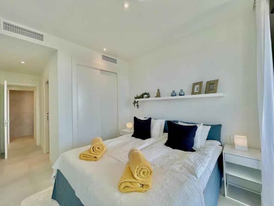 Santa Barbara Heights - Heated Pool, Gym, Bbq.