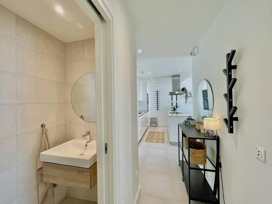 Santa Barbara Heights - Heated Pool, Gym, Bbq. Apartamento