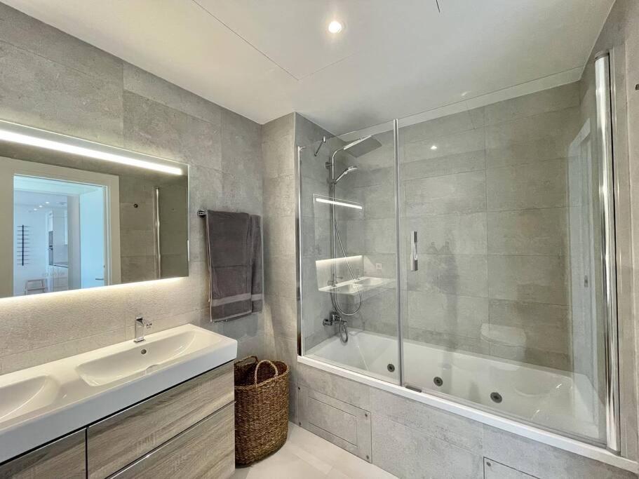 Apartamento Santa Barbara Heights - Heated Pool, Gym, Bbq. Málaga
