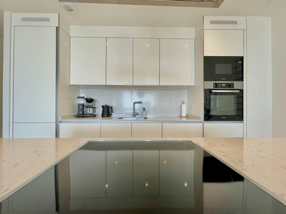 Santa Barbara Heights - Heated Pool, Gym, Bbq. Apartamento Málaga