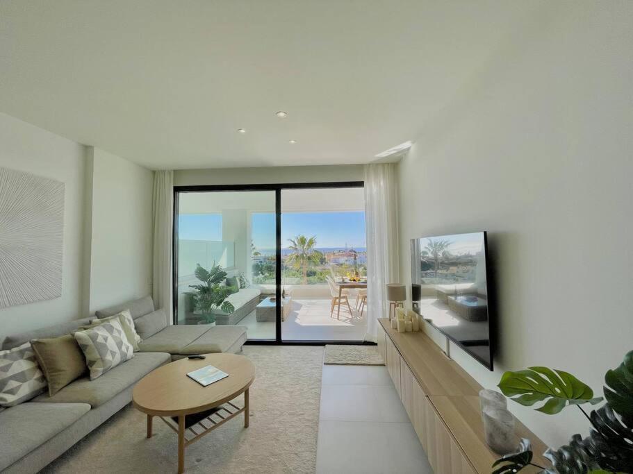 Santa Barbara Heights - Heated Pool, Gym, Bbq. *