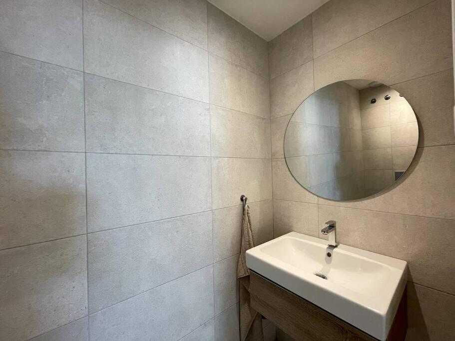Santa Barbara Heights - Heated Pool, Gym, Bbq. Apartamento *