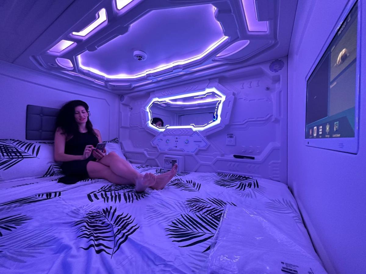 Good Vibes Only Capsule Kapselhotell Málaga