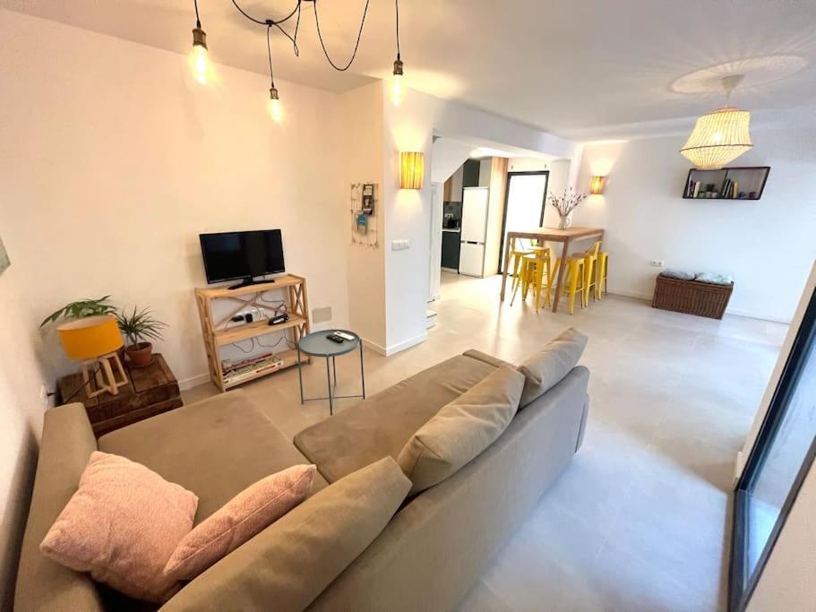Andalusian House - At 85 Meters - Terrace Feriehus