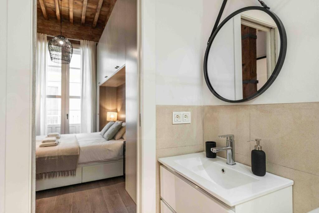 Eclectic & Elegant By Rems Leilighet