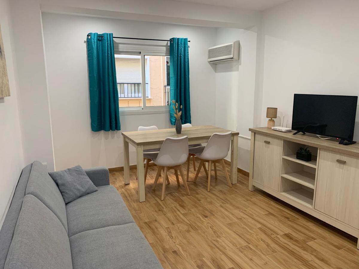 & Renovated 3-bedroom Flat *