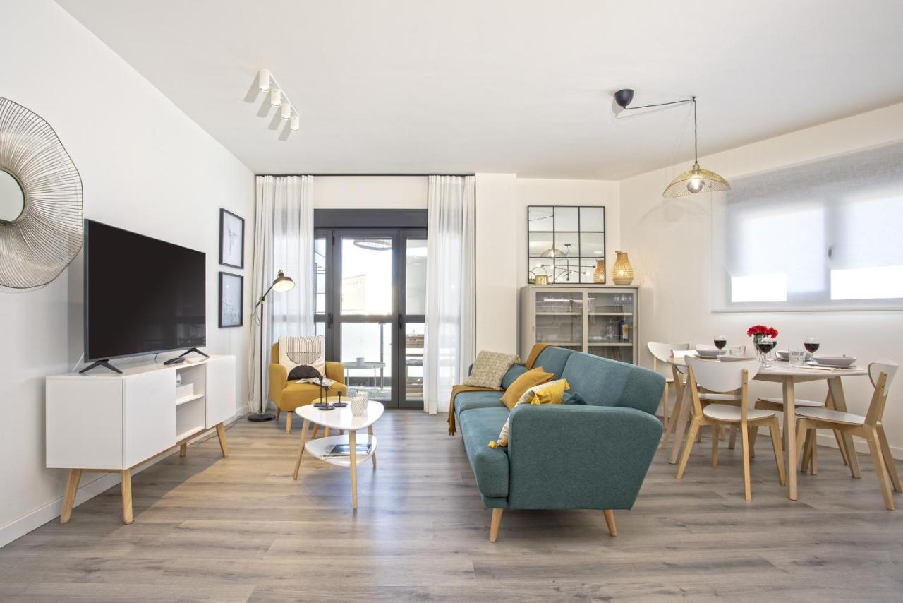 Apartment -malagasunapts-centre Pool&parking Bus-train Station *