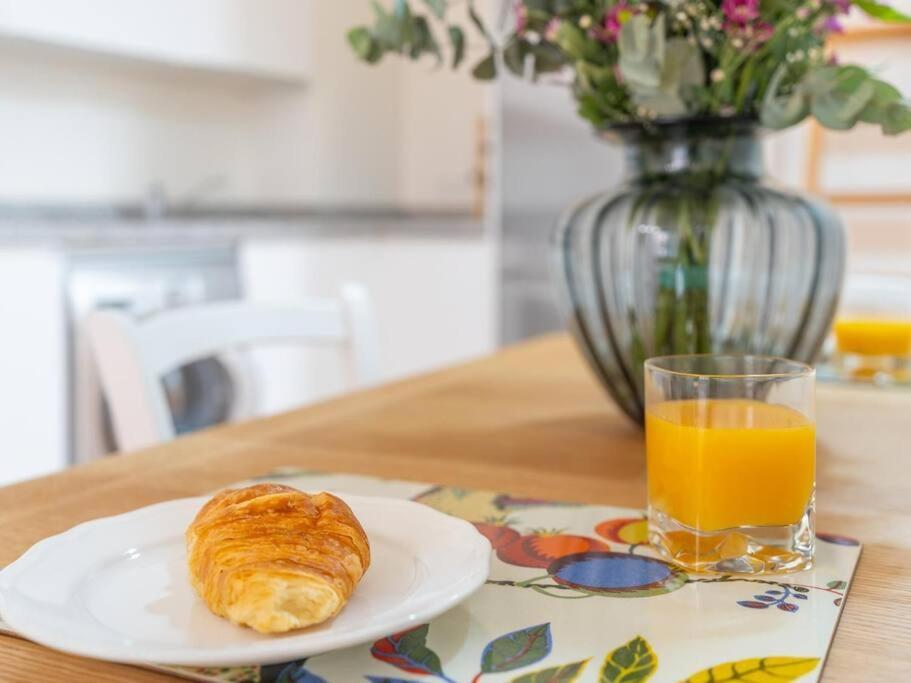 Nino De Guevara's Andalusian Charm: The Essence Of City Center Appartamento