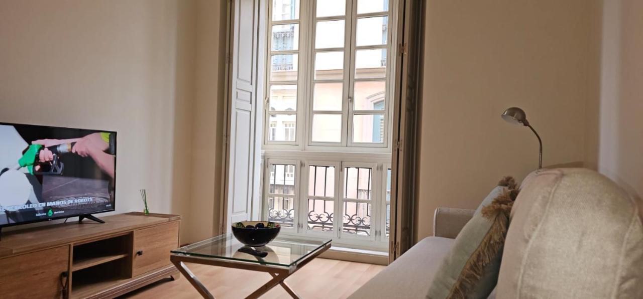 Nino De Guevara's Andalusian Charm: The Essence Of City Center Appartamento Málaga