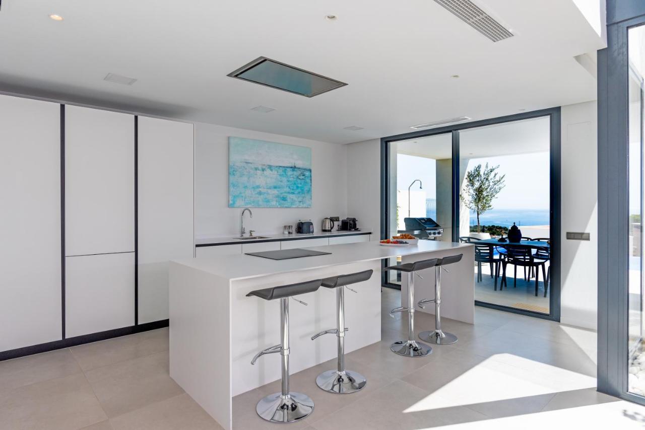 Villa 3 Bed Dream With Pool & Panormaic Sea Views *