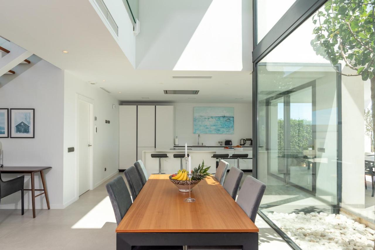 3 Bed Dream With Pool & Panormaic Sea Views *