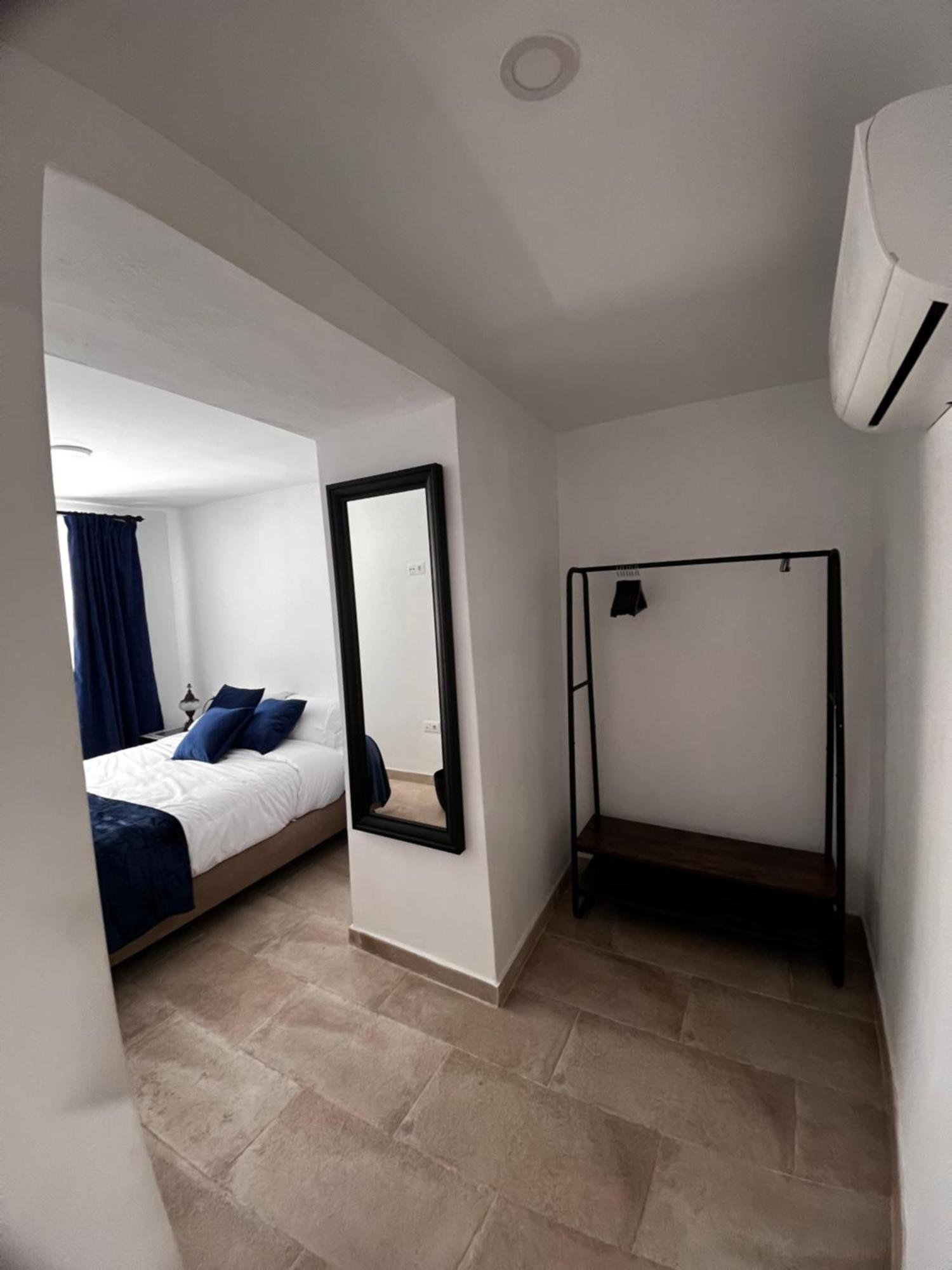 Shanti's Andalusian Apartamento