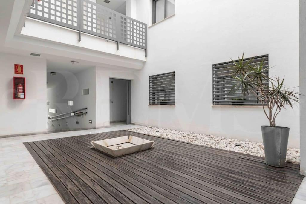 Bright Spacious Duplex With Terrace By Rems Málaga